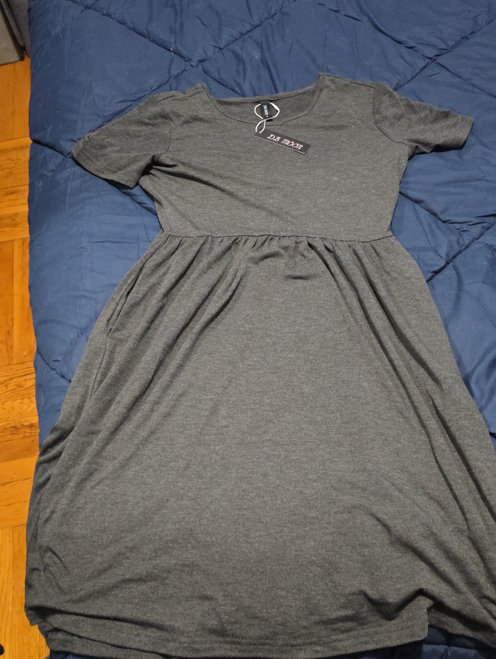 Basic Gray Short-Sleeve Midi Dress with Gathered Waist
